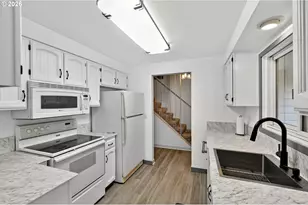 1333 SW 5th Pl, Gresham, OR 97080 - Photo 5