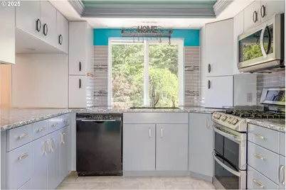 4021 NW 3rd St, Gresham, OR 97030 - Photo 9