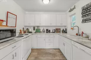 1705 NW 22nd St, Lincoln City, OR 97367 - Photo 15