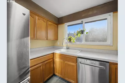 1960 SW 13th Ct, Gresham, OR 97080 - Photo 7