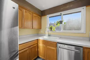 1960 SW 13th Ct, Gresham, OR 97080 - Photo 7