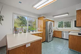 1960 SW 13th Ct, Gresham, OR 97080 - Photo 7