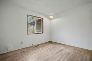 1960 SW 13th Ct, Gresham, OR 97080 - Photo 9