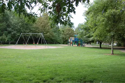 1730 SE Sherrett St, Portland, OR 97202 - Photo 15