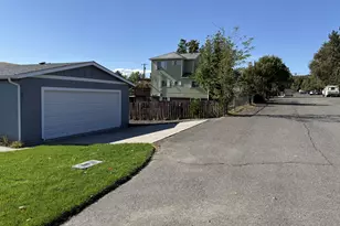 407 Dufur Ave, Maupin, OR 97037 - Photo 3