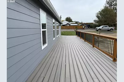 407 Dufur Ave, Maupin, OR 97037 - Photo 9