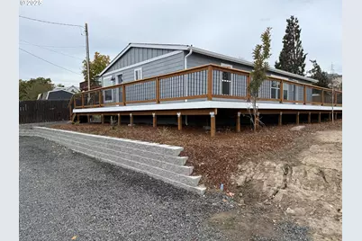 407 Dufur Ave, Maupin, OR 97037 - Photo 5