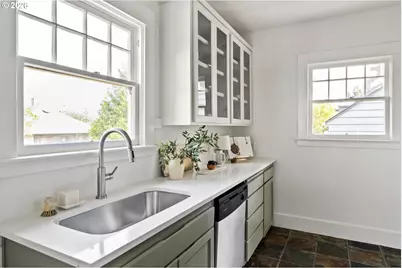 530 SE 71st Ave, Portland, OR 97215 - Photo 13