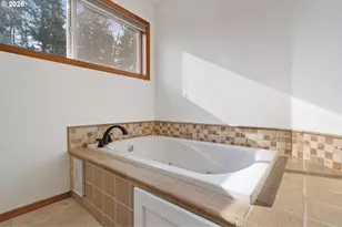 17760 SW Zenith Pl, Beaverton, OR 97007 - Photo 33