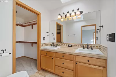 17760 SW Zenith Pl, Beaverton, OR 97007 - Photo 31