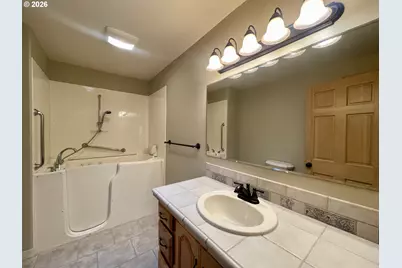 2180 Hayes St, North Bend, OR 97459 - Photo 41