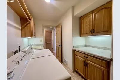 2180 Hayes St, North Bend, OR 97459 - Photo 27