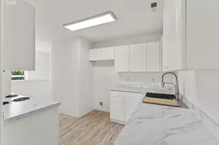 15723 NE Beech 3C St, Portland, OR 97230 - Photo 9
