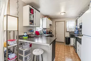 1307 S 6th Ave, Kelso, WA 98626 - Photo 7