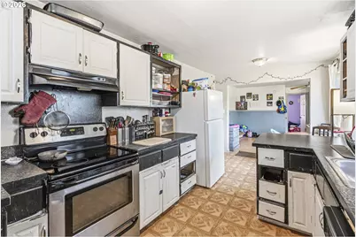 1307 S 6th Ave, Kelso, WA 98626 - Photo 9