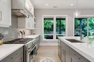 233 S Vermont St, Portland, OR 97219 - Photo 15