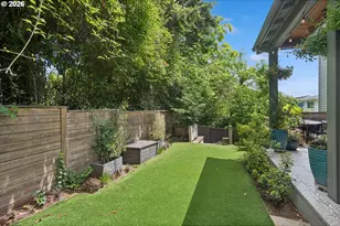 233 S Vermont St, Portland, OR 97219 - Photo 31