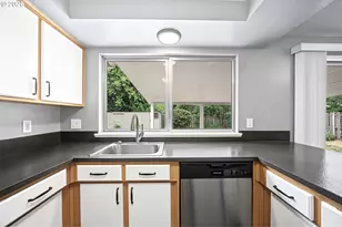 19914 NE Holladay St, Portland, OR 97230 - Photo 11