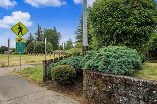 19914 NE Holladay St, Portland, OR 97230 - Photo 37
