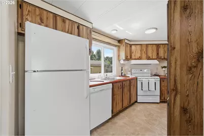 658 S 57th St #35, Springfield, OR 97478 - Photo 11