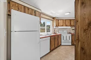 658 S 57th St, Springfield, OR 97478 - Photo 13