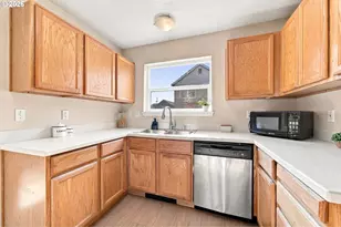 512 NE Roselawn St, Portland, OR 97211 - Photo 15