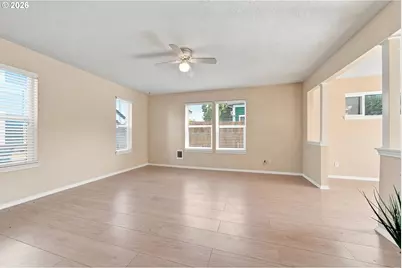 512 NE Roselawn St, Portland, OR 97211 - Photo 9