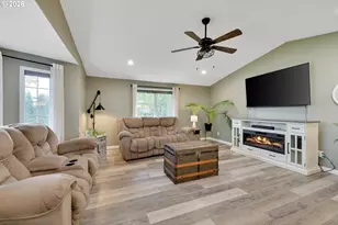 1057 S Pine St, Canby, OR 97013 - Photo 5