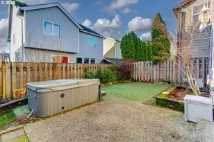 950 SW 17th Way, Troutdale, OR 97060 - Photo 33