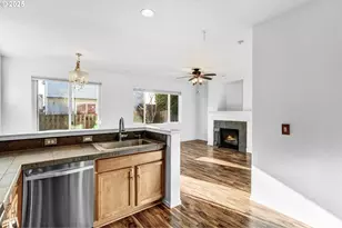 950 SW 17th Way, Troutdale, OR 97060 - Photo 7