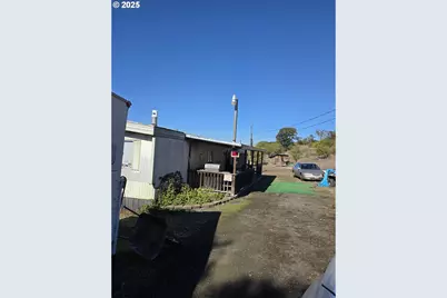 368 Pleasant Ave, Roseburg, OR 97470 - Photo 1