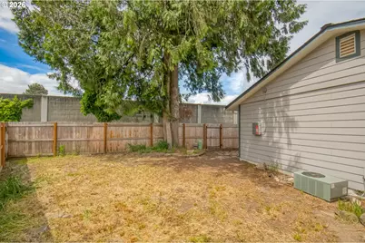 2257 Country Club Ter, Woodburn, OR 97071 - Photo 19