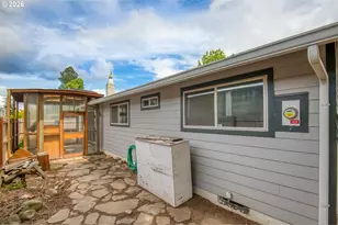 2257 Country Club Terrace, Woodburn, OR 97071 - Photo 17