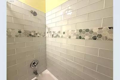 729 NE 117th Ave, Portland, OR 97220 - Photo 15