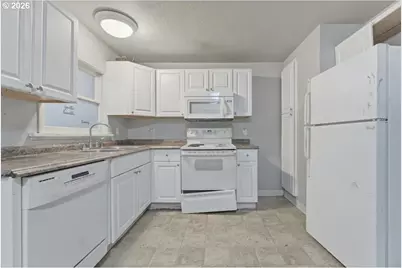 2824 SE 115th Ave, Portland, OR 97266 - Photo 29