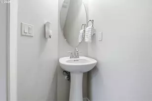 8010 SE Tolman St, Portland, OR 97206 - Photo 9