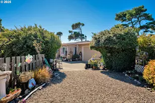 433 Myeena Loop, Florence, OR 97439 - Photo 3