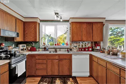 433 Myeena Loop, Florence, OR 97439 - Photo 7