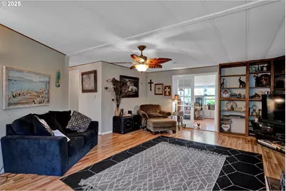 433 Myeena Loop, Florence, OR 97439 - Photo 5