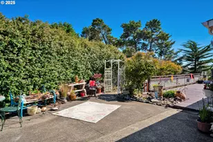 433 Myeena Loop, Florence, OR 97439 - Photo 43