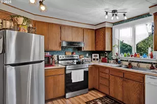 433 Myeena Loop, Florence, OR 97439 - Photo 9