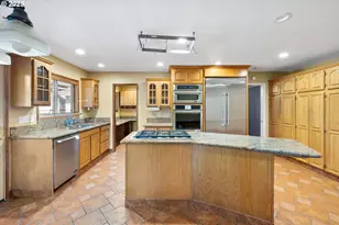 4715 NW Kiwanda Dr, Portland, OR 97229 - Photo 9