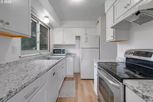 15946 NE Fremont St, Portland, OR 97230 - Photo 13