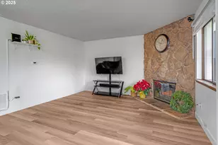 15946 NE Fremont St, Portland, OR 97230 - Photo 5