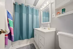 6321 NE Simpson St, Portland, OR 97218 - Photo 9