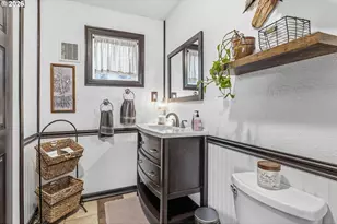 210 NE 7th St, Clatskanie, OR 97016 - Photo 7