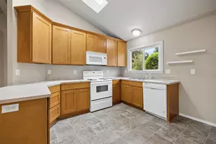 14221 SE Woodland Way, Milwaukie, OR 97267 - Photo 5