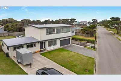 875 Ocean Dr SW, Bandon, OR 97411 - Photo 1