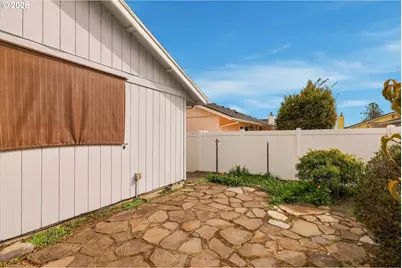 1988 Nut Tree Dr, Salem, OR 97304 - Photo 35