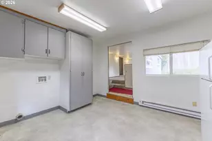 220 SW 29th St, Newport, OR 97365 - Photo 11